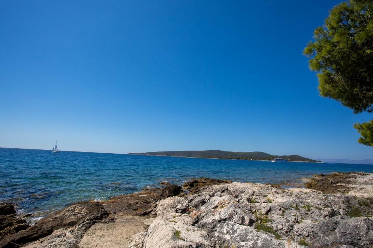 Obiteljska Kuca Za Odmor Futura Vila Milna  Exterior foto