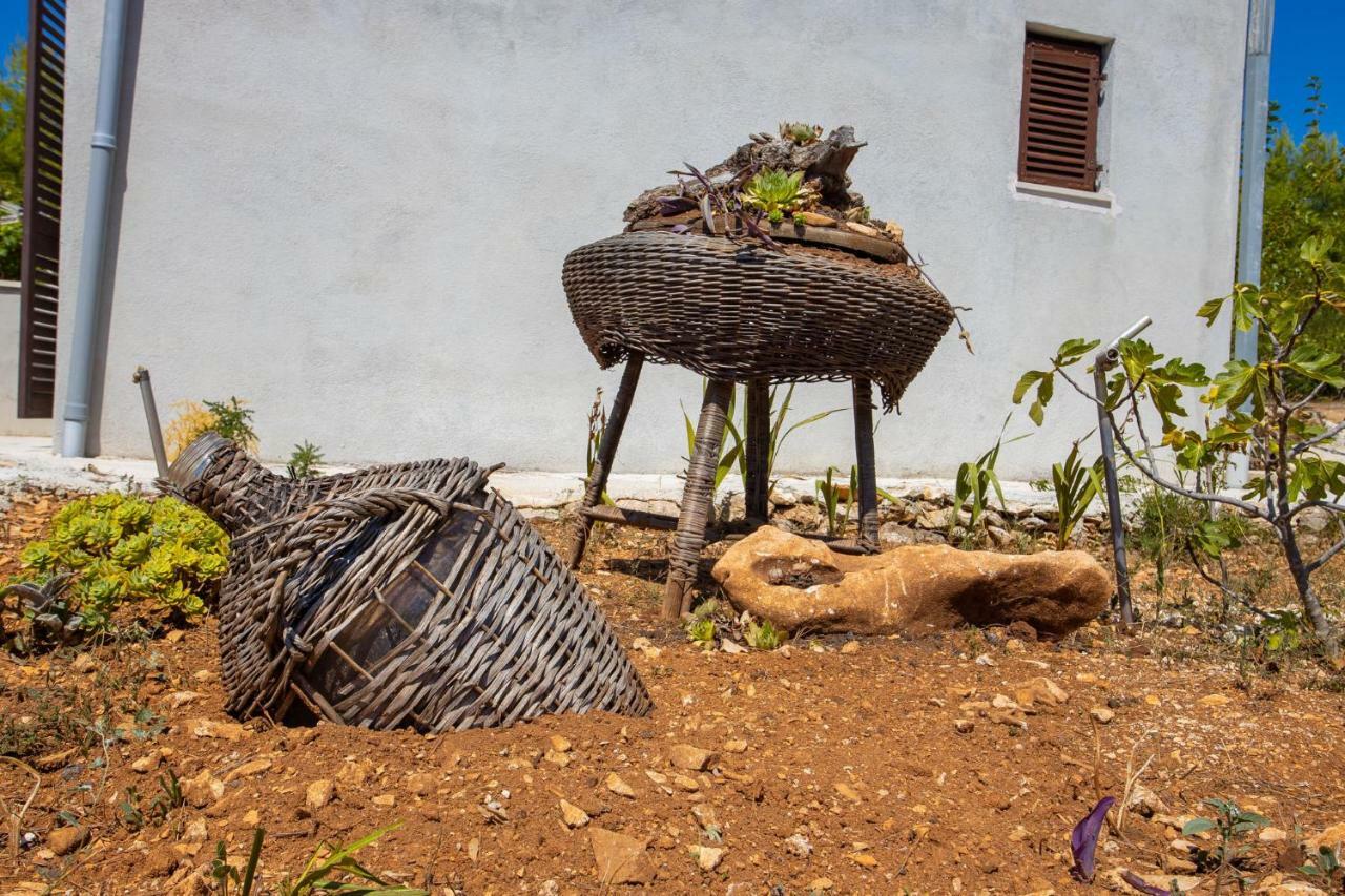 Obiteljska Kuca Za Odmor Futura Vila Milna  Exterior foto